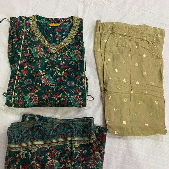 Aurelia three piece XL size dress, new n unused, pretty silky dress - Picture 3 of 9